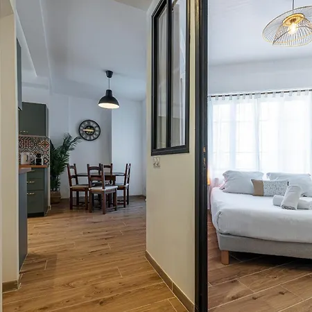 Large & Quiet 1 Bdr Downtown * Nice
