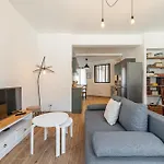 Large & Quiet 1 Bdr Downtown *
