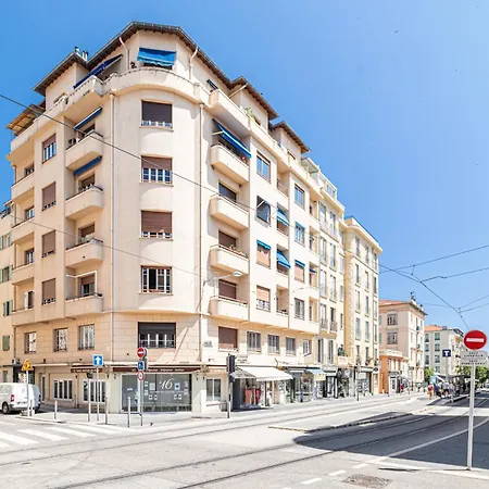 Large & Quiet 1 Bdr Downtown Apartman