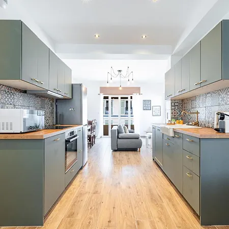 Large & Quiet 1 Bdr Downtown