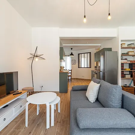 Large & Quiet 1 Bdr Downtown *