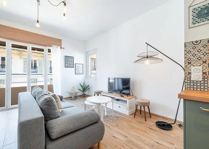 Large & Quiet 1 Bdr Downtown Nice