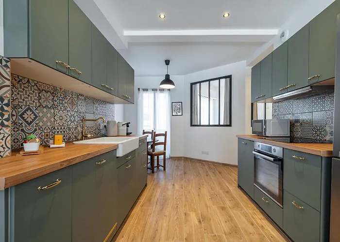 Large & Quiet 1 Bdr Downtown