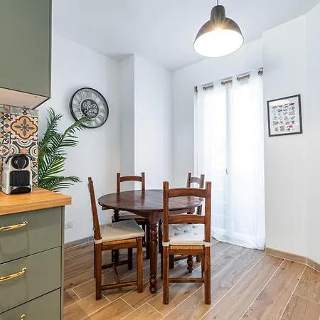 아파트 Large & Quiet 1 Bdr Downtown